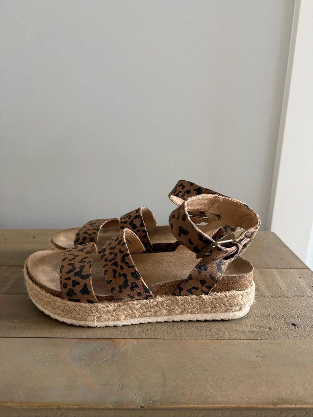 Universal Thread cute leopard